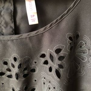 GRAY BLOUSE W/ PRETTY CUT OUT DETAIL